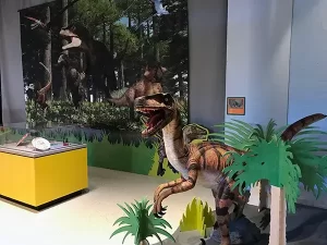 A full-scale raptor model at the A Portal to Past Worlds exhibit.